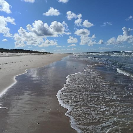 Dom Goscinny Przy Jeziorze Gardna Wielka Buitenkant foto