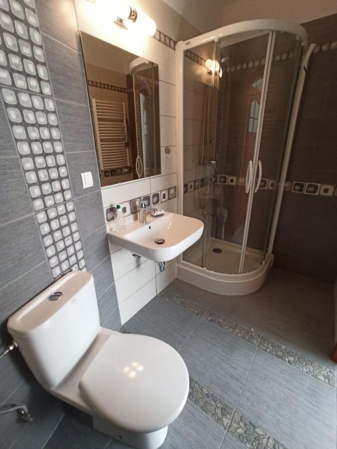 Dom Goscinny Przy Jeziorze Gardna Wielka Buitenkant foto