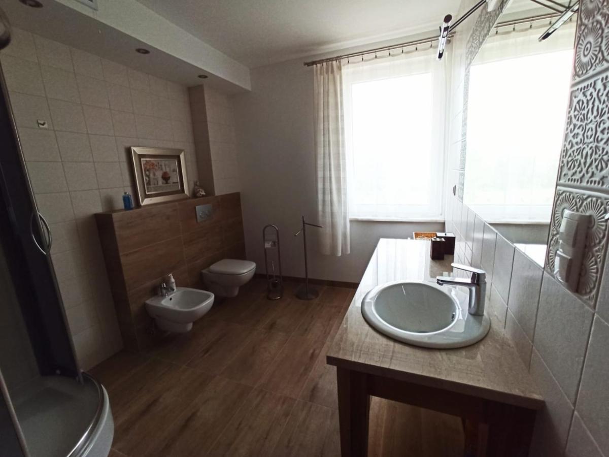 Dom Goscinny Przy Jeziorze Gardna Wielka Buitenkant foto