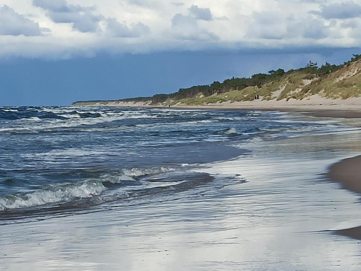 Dom Goscinny Przy Jeziorze Gardna Wielka Buitenkant foto