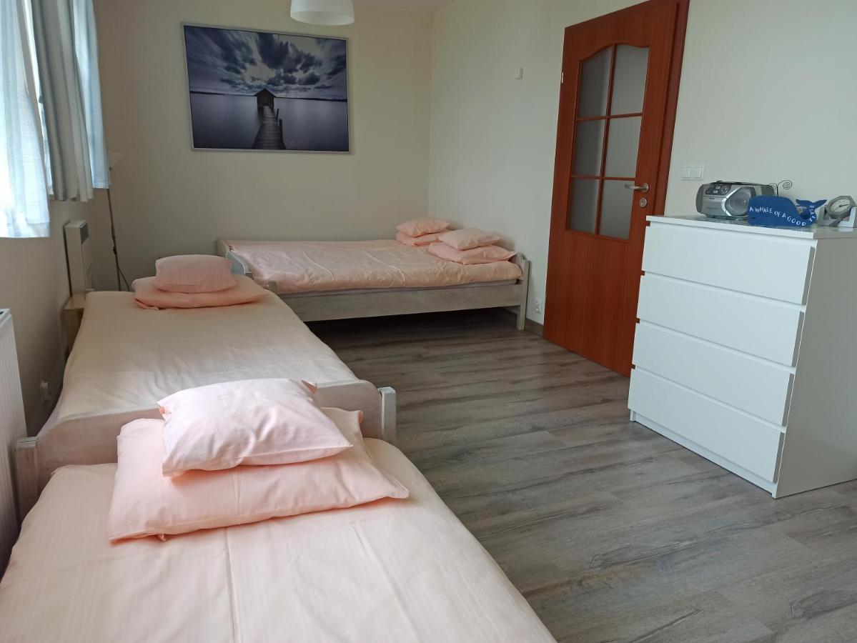 Dom Goscinny Przy Jeziorze Gardna Wielka Buitenkant foto